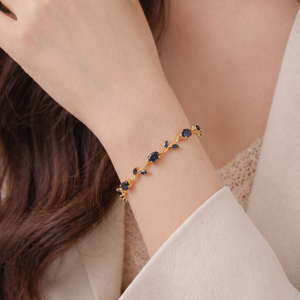 Tulip Bracelet – Elegant Floral Gemstone Jewelry